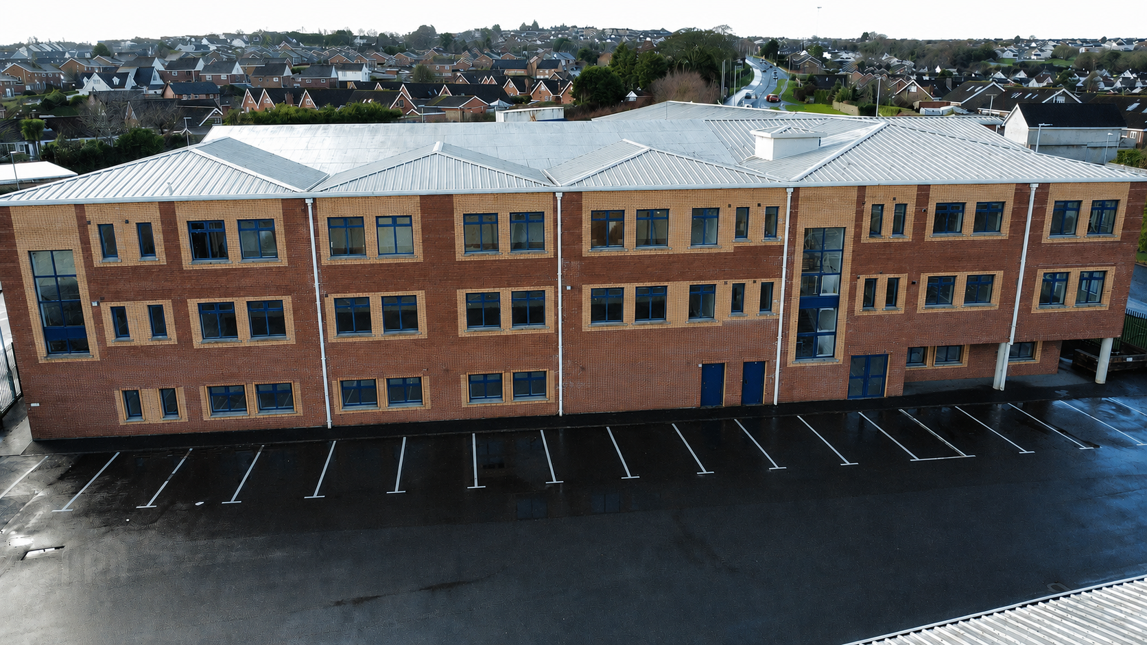 Templemore House exterior and on-site parking